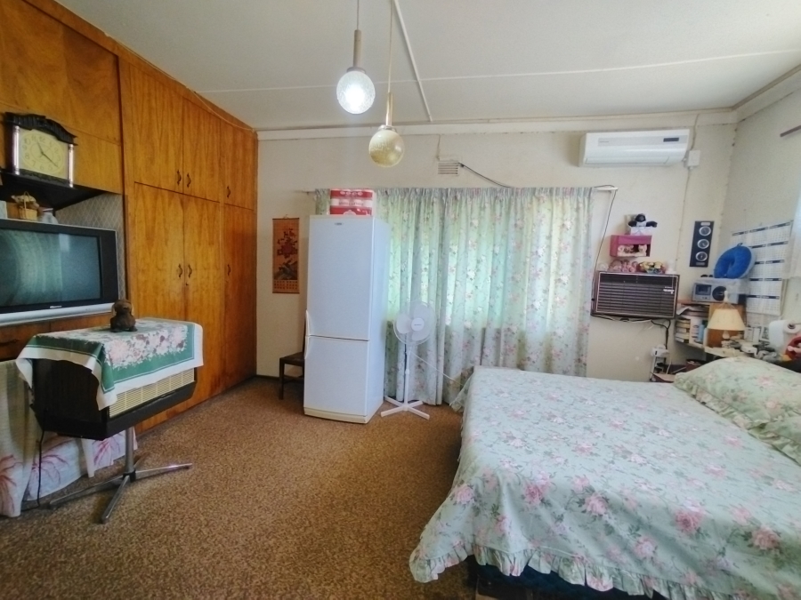 4 Bedroom Property for Sale in Warrenton Northern Cape